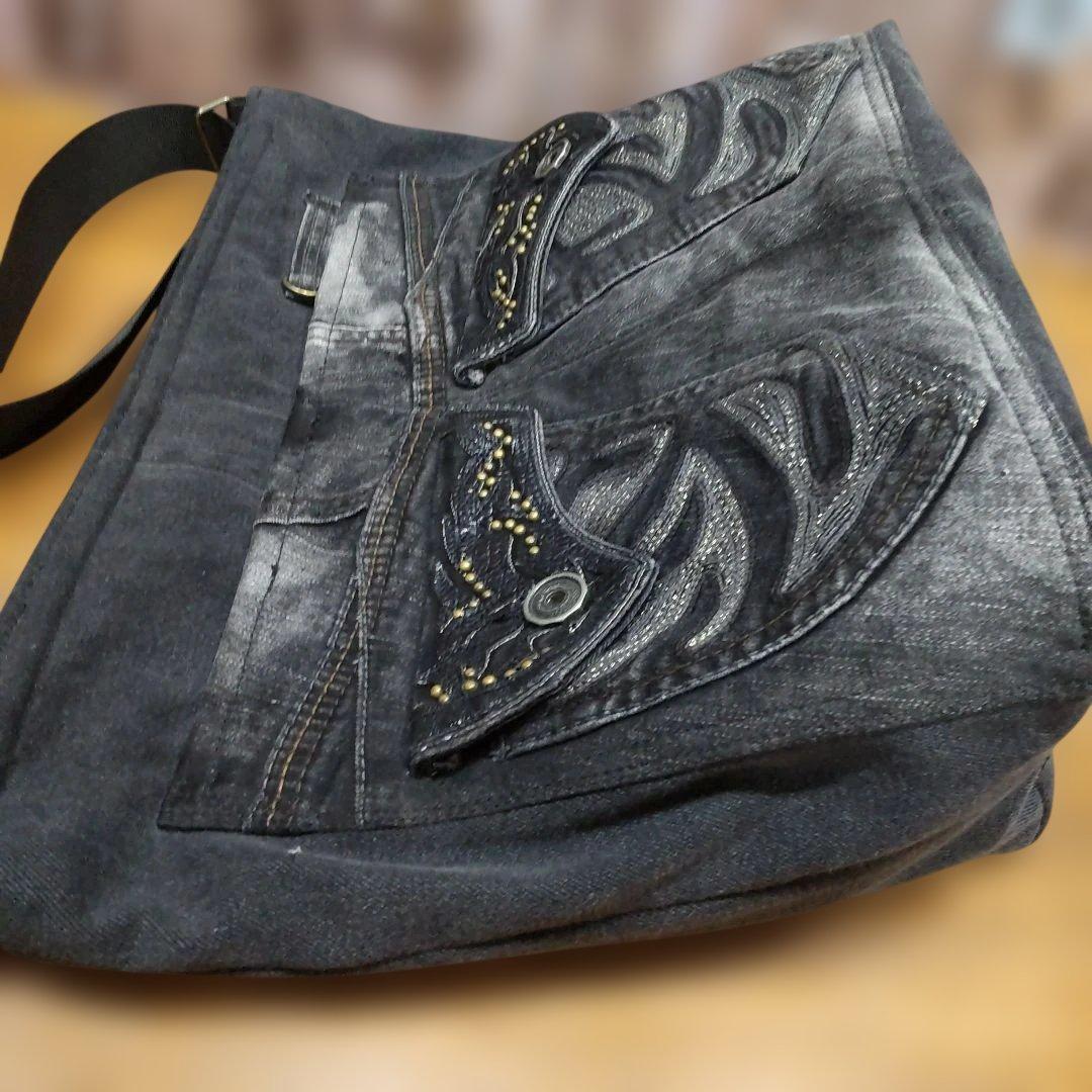 ハンドメイドデニムリメイクバッグ　ショルダー調整６８㎝～１３６㎝OK　男女兼用