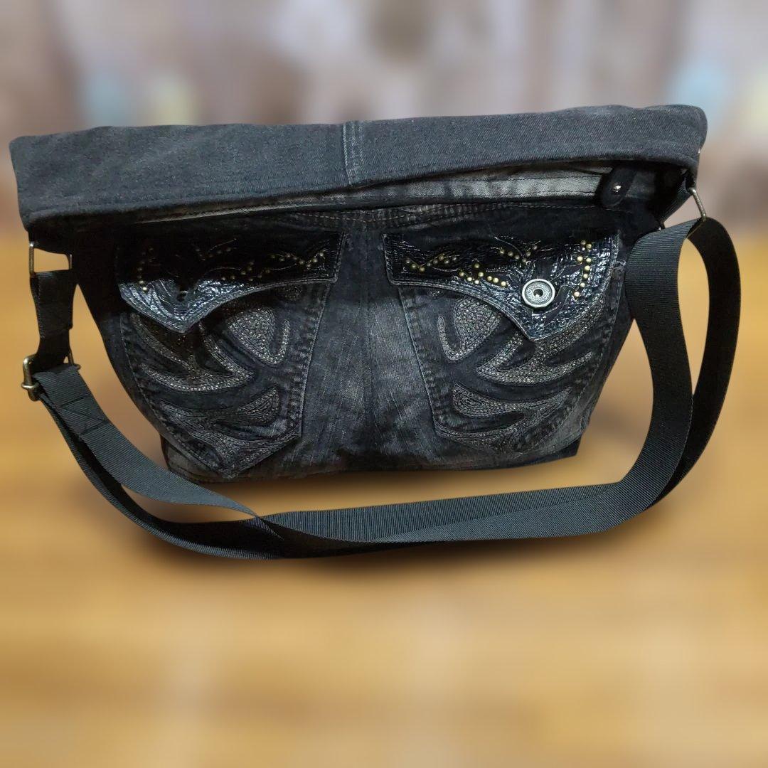 ハンドメイドデニムリメイクバッグ　ショルダー調整６８㎝～１３６㎝OK　男女兼用