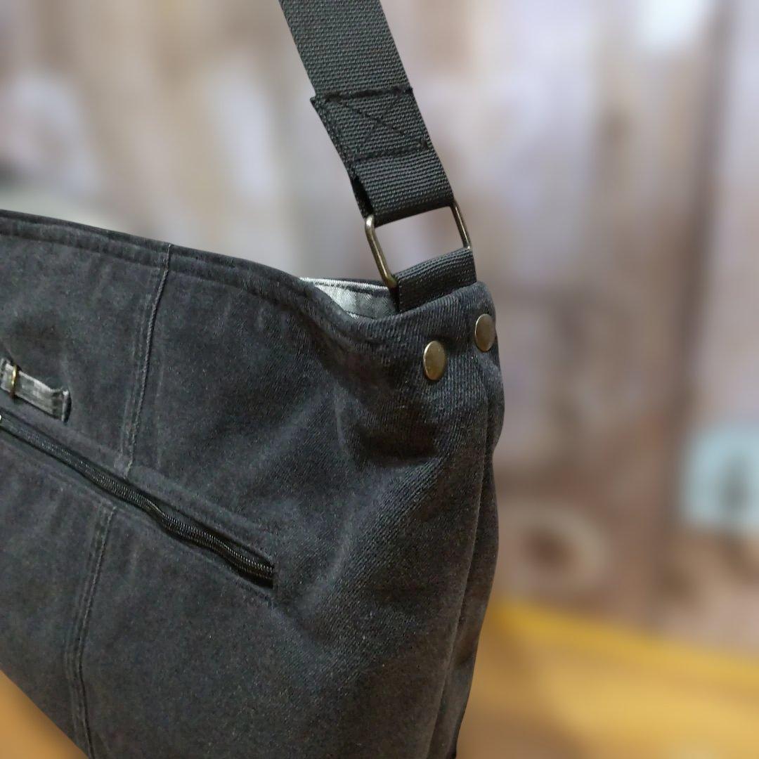 ハンドメイドデニムリメイクバッグ　ショルダー調整６８㎝～１３６㎝OK　男女兼用