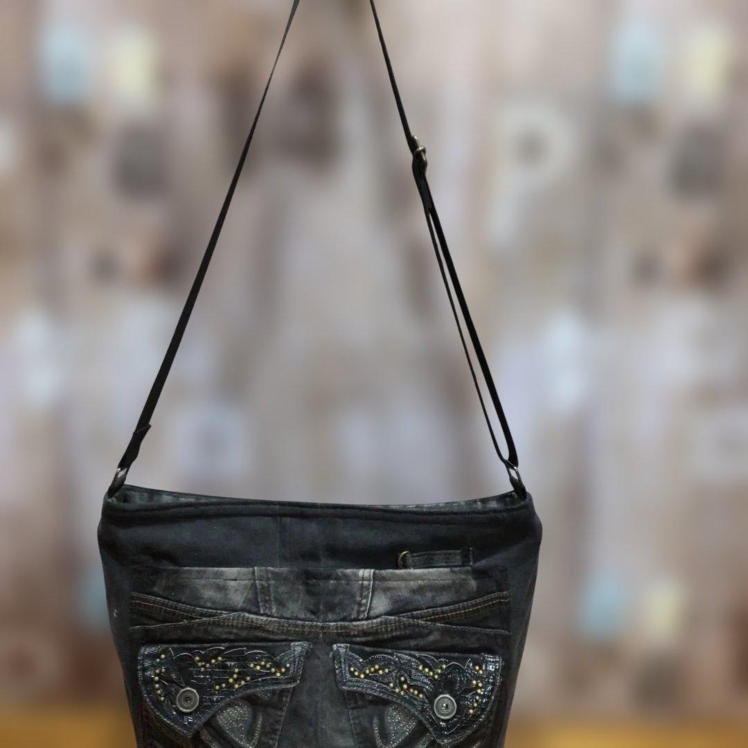 ハンドメイドデニムリメイクバッグ　ショルダー調整６８㎝～１３６㎝OK　男女兼用