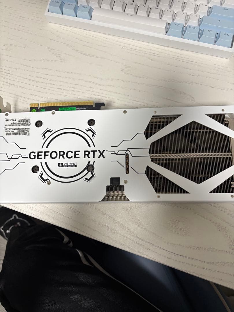 【中古・美品】 玄人志向 GeForce RTX 4070 12gb 白