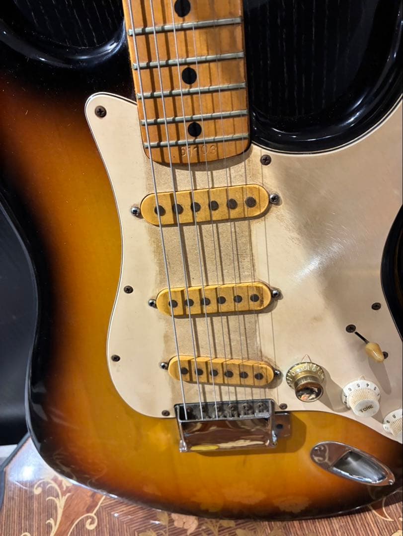 Burny ストラトキャスタータイプ サンバースト　ギター　エレキ