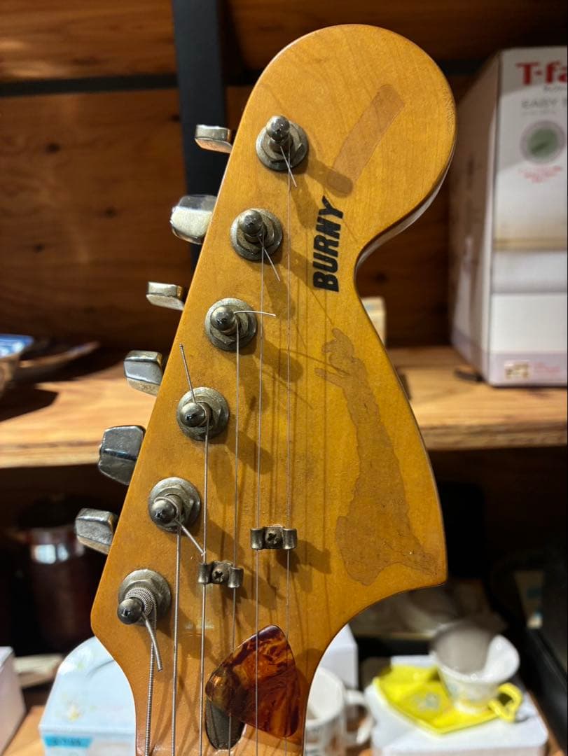 Burny ストラトキャスタータイプ サンバースト　ギター　エレキ