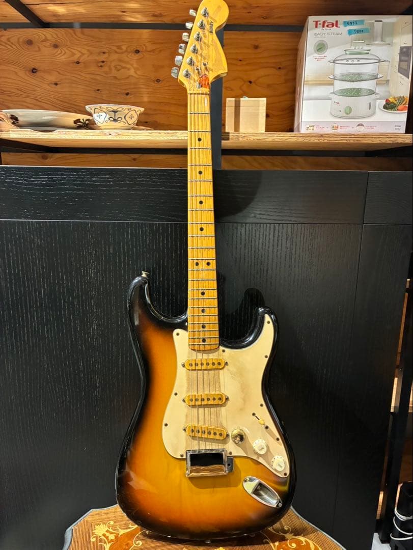 Burny ストラトキャスタータイプ サンバースト　ギター　エレキ