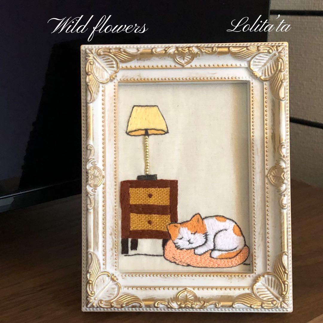 新作　ハンドメイド　灯りがともる小さな物語　眠る猫　刺繍フレーム付き　307