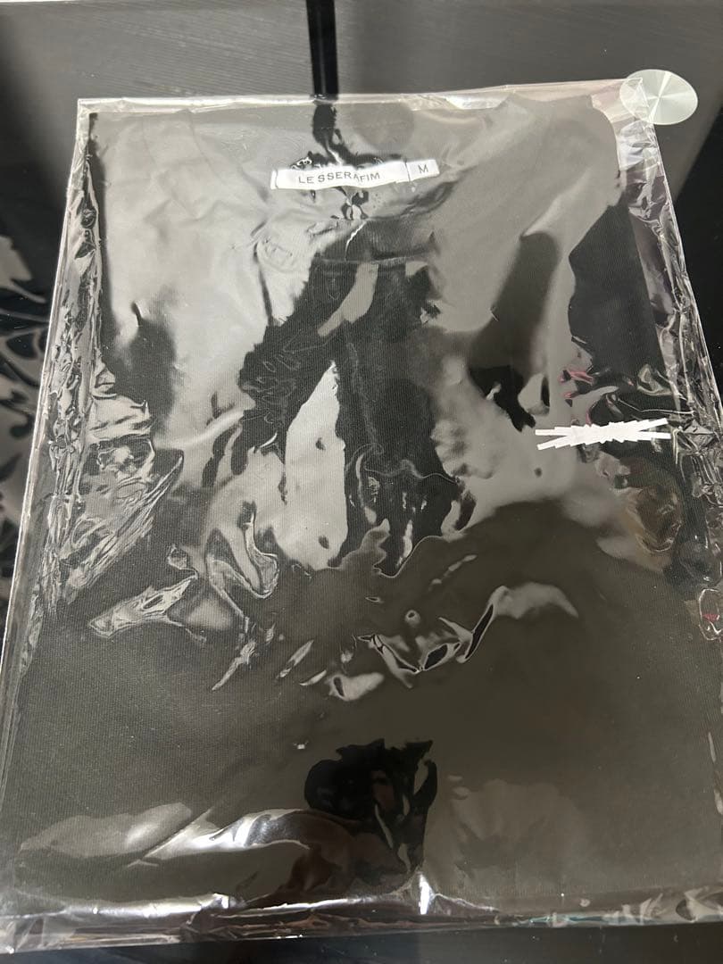 【新品未開封】 ルセラフィム Tシャツ Mサイズ　EASY CRAZY HOT