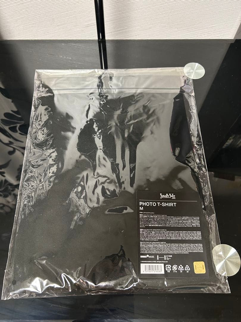 【新品未開封】 ルセラフィム Tシャツ Mサイズ　EASY CRAZY HOT