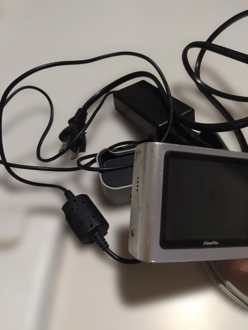 FinePix コンパクトデジタルカメラ 充電器付き