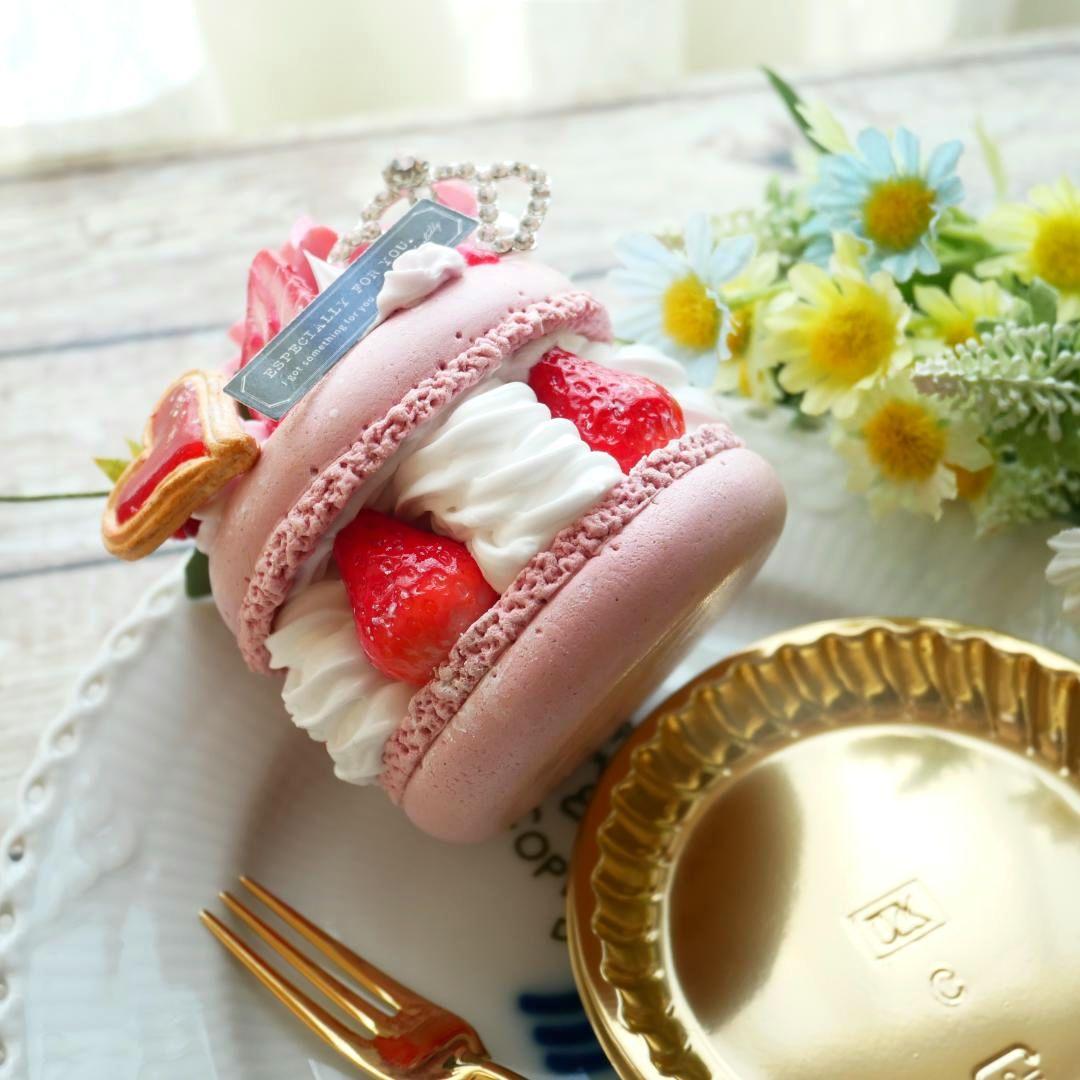 【ひまわり様】フェイクスイーツ◆薔薇飾り♡ホール苺サンドの大きなマカロンケーキ◆