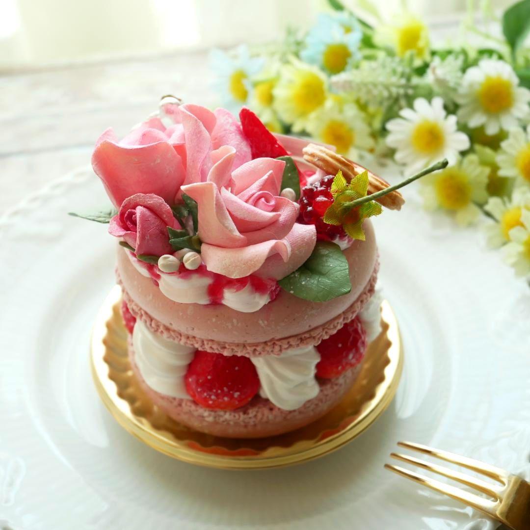 【ひまわり様】フェイクスイーツ◆薔薇飾り♡ホール苺サンドの大きなマカロンケーキ◆