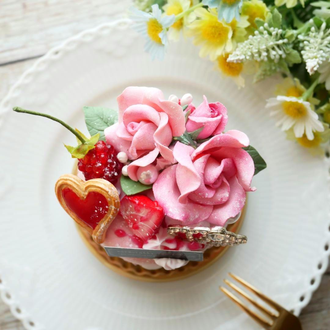 【ひまわり様】フェイクスイーツ◆薔薇飾り♡ホール苺サンドの大きなマカロンケーキ◆