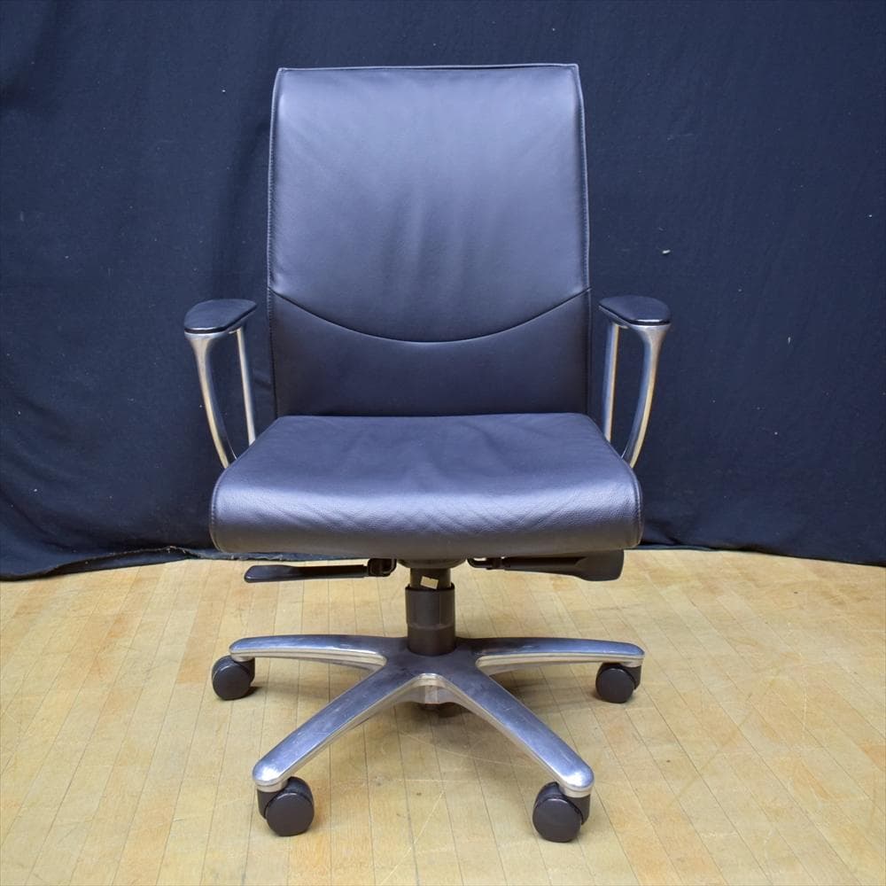 オカムラ　CE56SX　本革　デスクチェア　椅子　イス　事務椅子　役員　社長　B