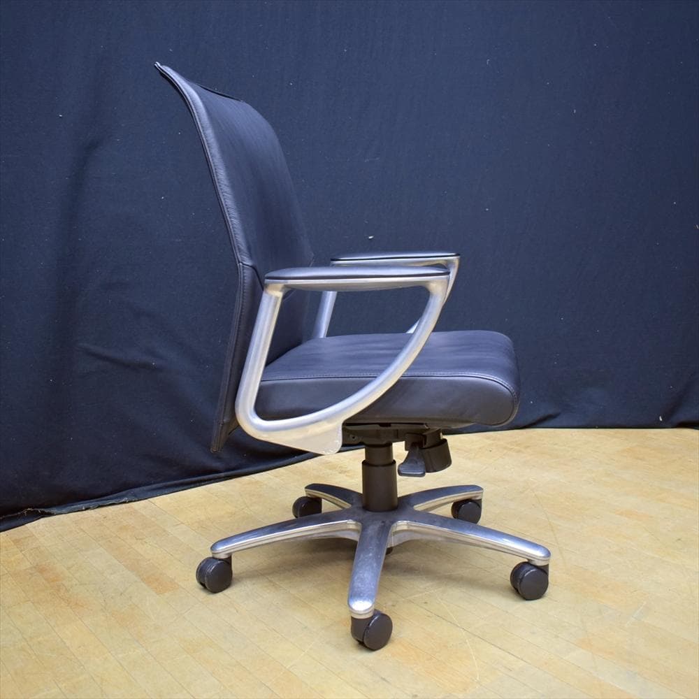 オカムラ　CE56SX　本革　デスクチェア　椅子　イス　事務椅子　役員　社長　B