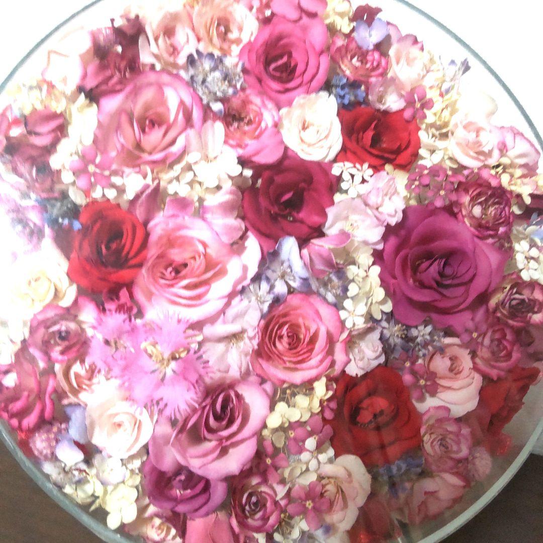 ドライフラワーアート 円形 バラ、スタンドサービス付きラッピング無料