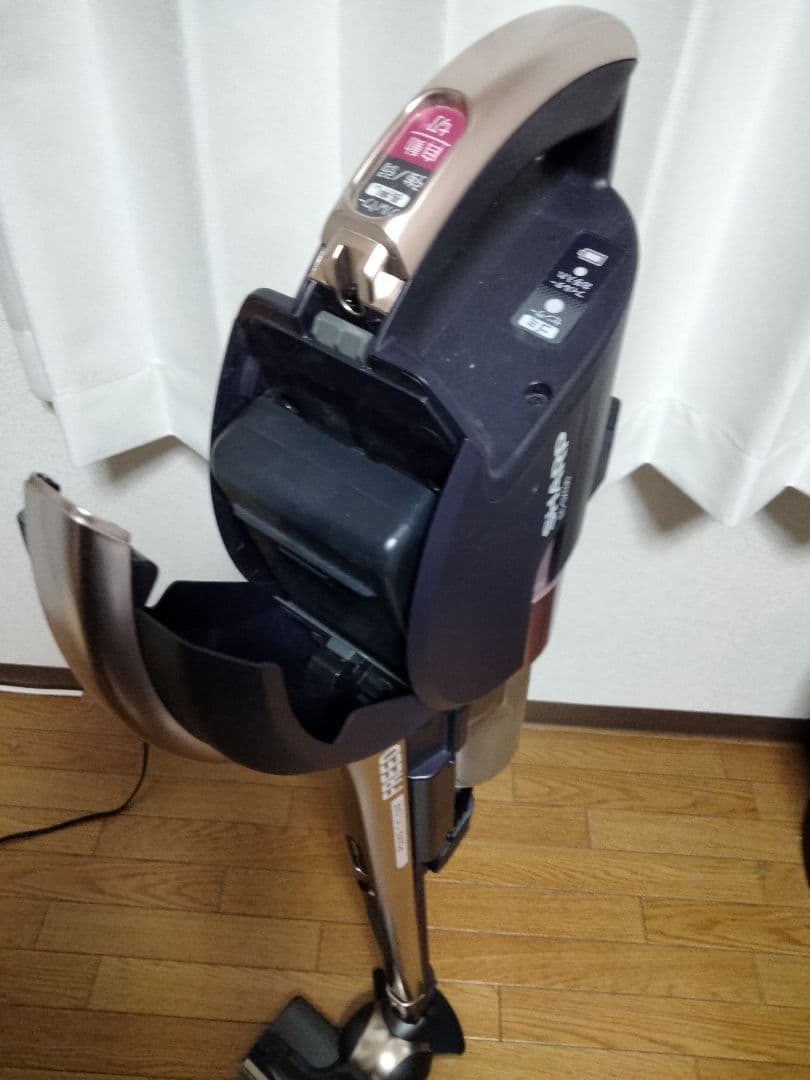 シャープコードレススティック掃除機 【美品】