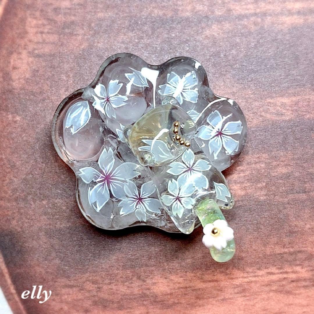 【sawasawa様】天然石　光る雪　月　とびつき猫　レジン　チャーム