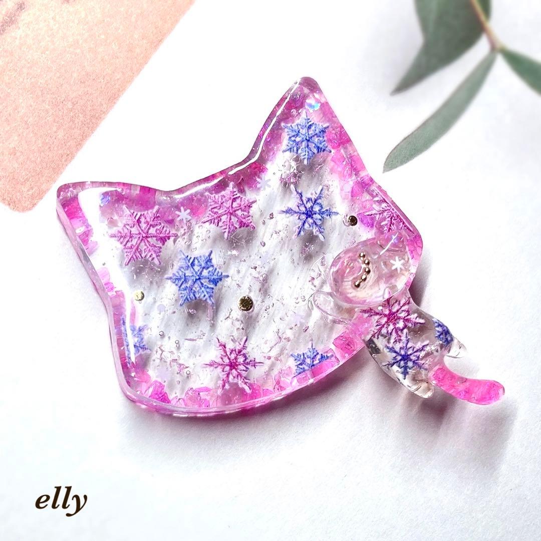 【sawasawa様】天然石　光る雪　月　とびつき猫　レジン　チャーム