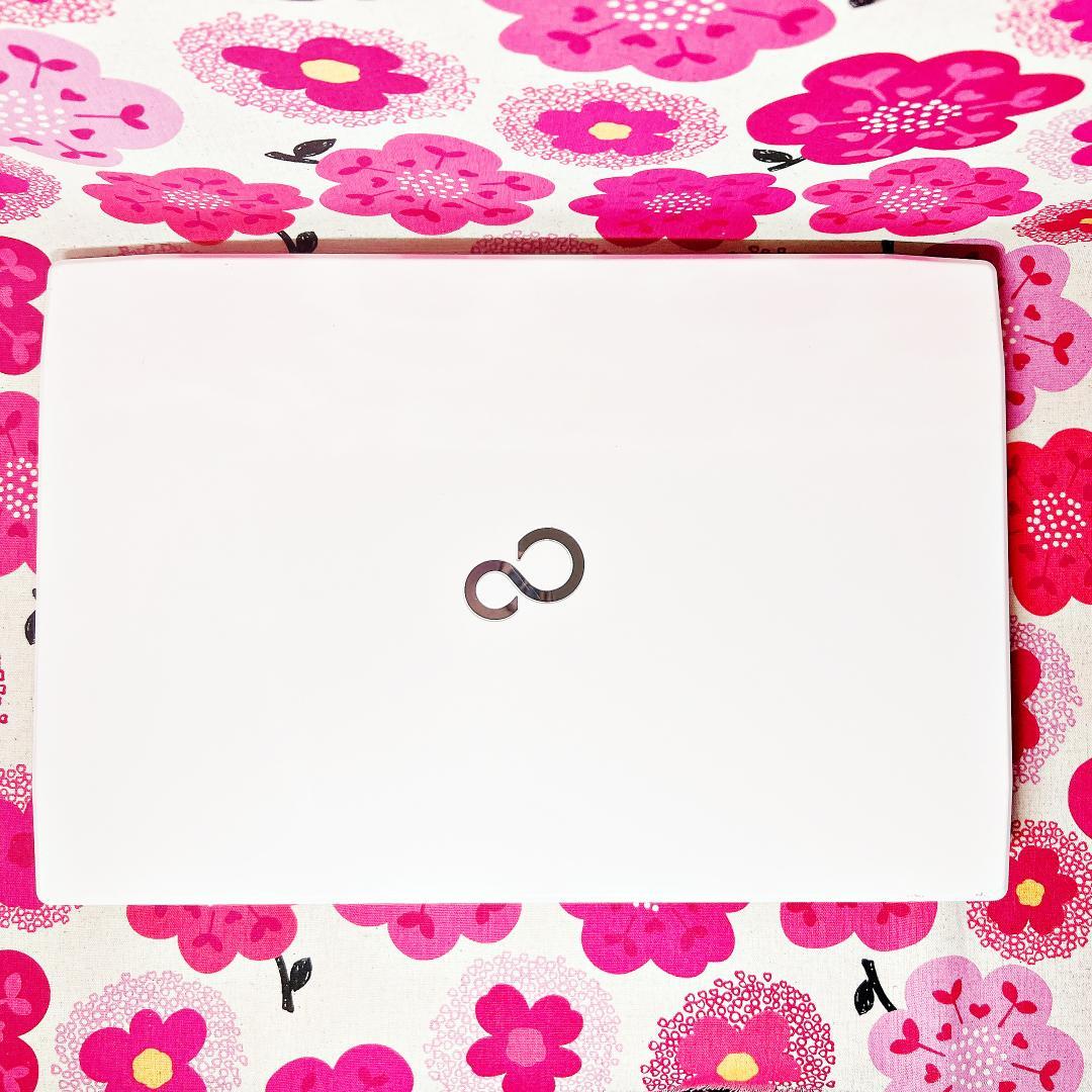 109.【メモリ8GB✨新品爆速SSD搭載❣️】カメラ付き✨ノートパソコン✨白