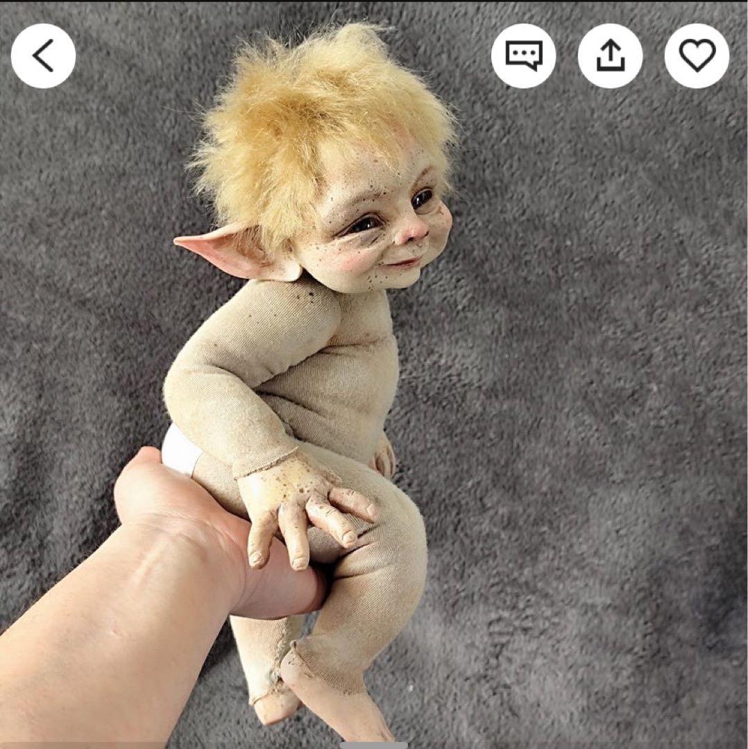 ハンドメイド　海外作家　ポーランド エルフ耳の手のひらサイズ人形