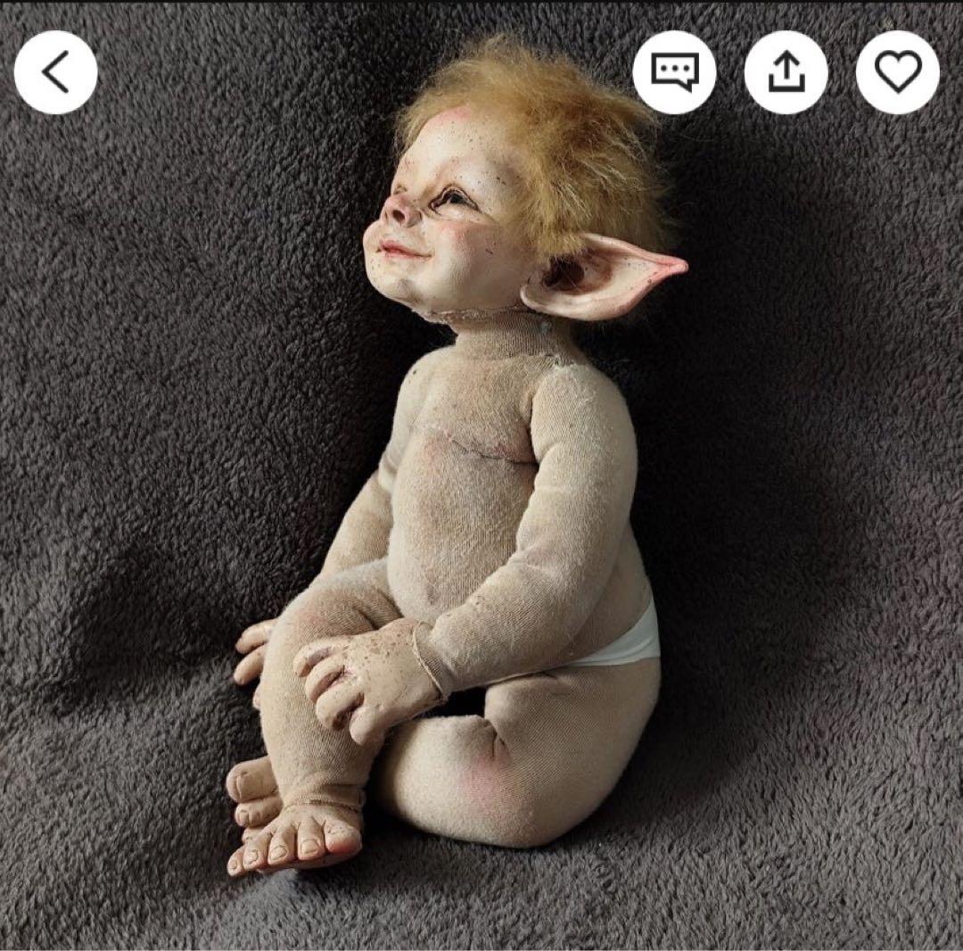 ハンドメイド　海外作家　ポーランド エルフ耳の手のひらサイズ人形