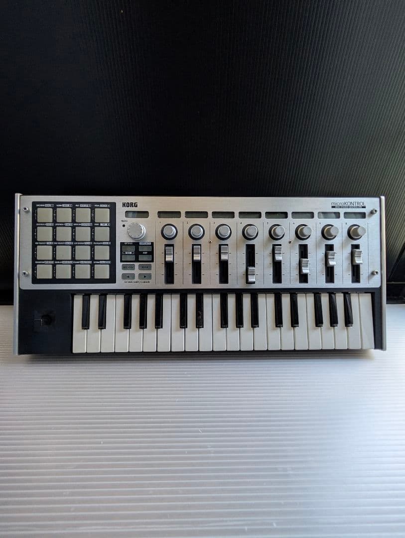 KORG microKONTROL MIDIスタジオコントローラー