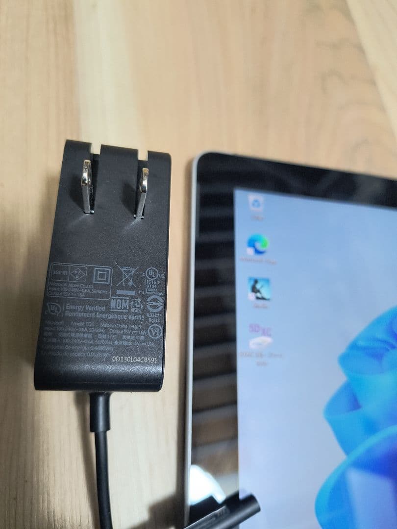 Microsoft Surface GO 128GB　SIMスロット付