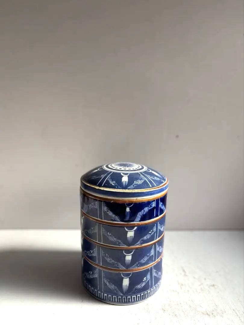 948 骨董 アンティーク 古伊万里 染付四段重 陶箱 重箱 菓子器 明治