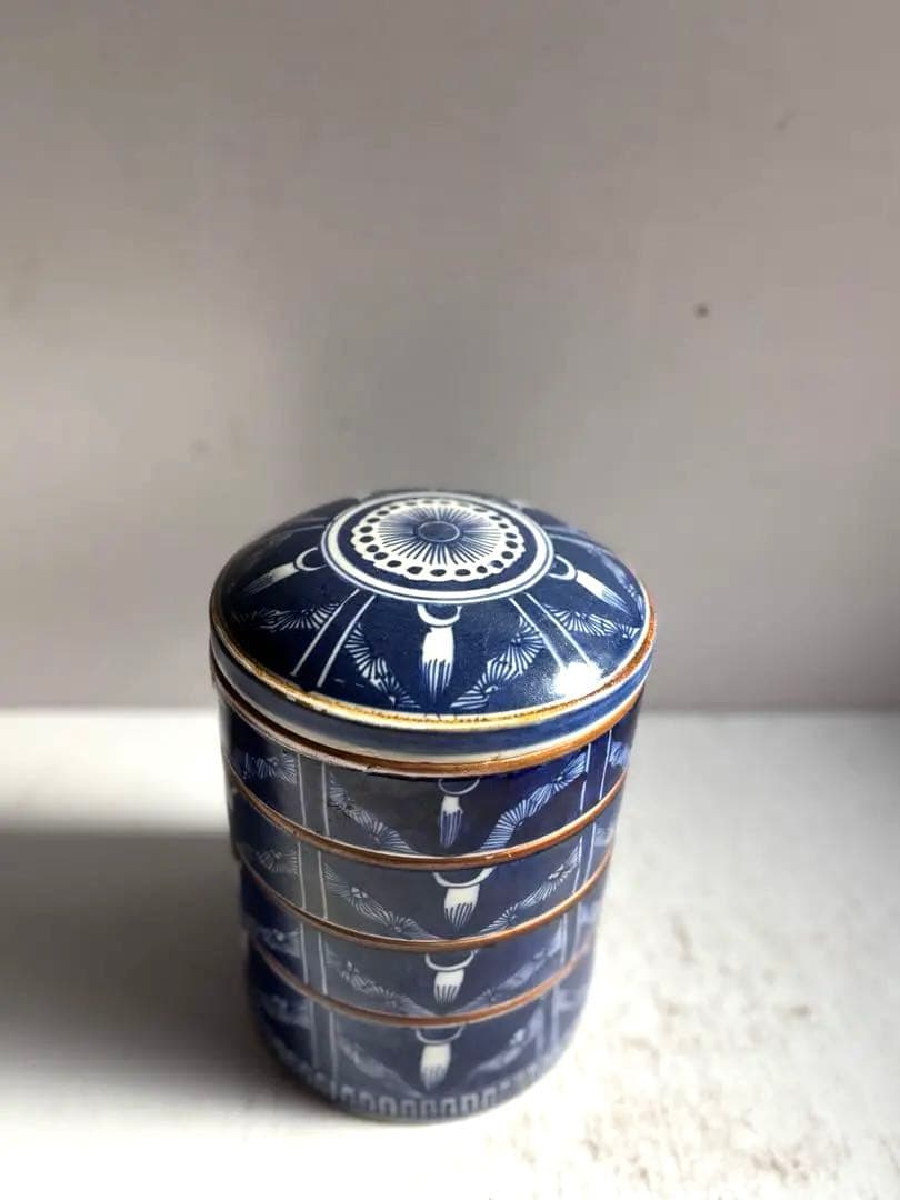 948 骨董 アンティーク 古伊万里 染付四段重 陶箱 重箱 菓子器 明治