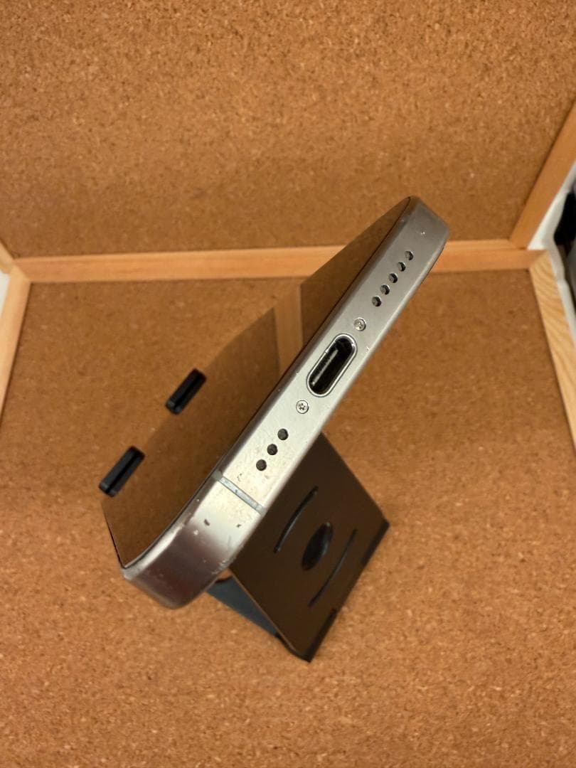 iPhone 15 Pro ナチュラル 256 GB バッテリー100%