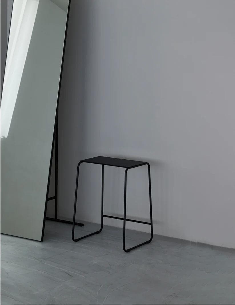 直接引取可 KUROSHIRO シンプル スツール 燕三条 職人の技術 近隣配送