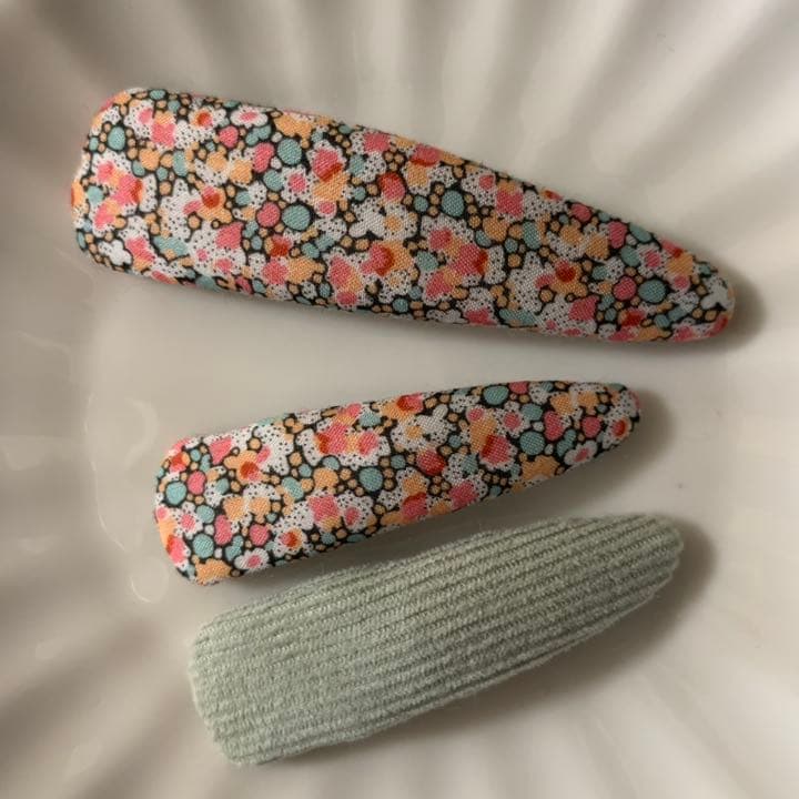 【32】リバティプリント使用　ハンドメイド　パッチンピン　ヘアピン　3個セット