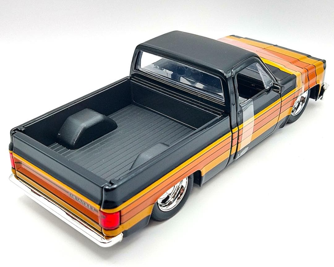 ミニカー JADA Mijo 1/24 1985 CHEVROLET C10 BLACK