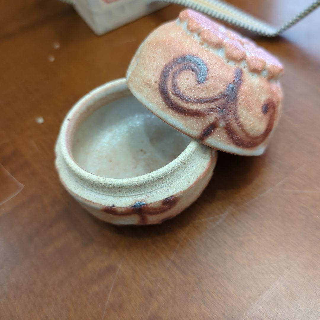 香合　志野焼　陶器　菊　茶道具　茶道　お香　木箱　源彦作