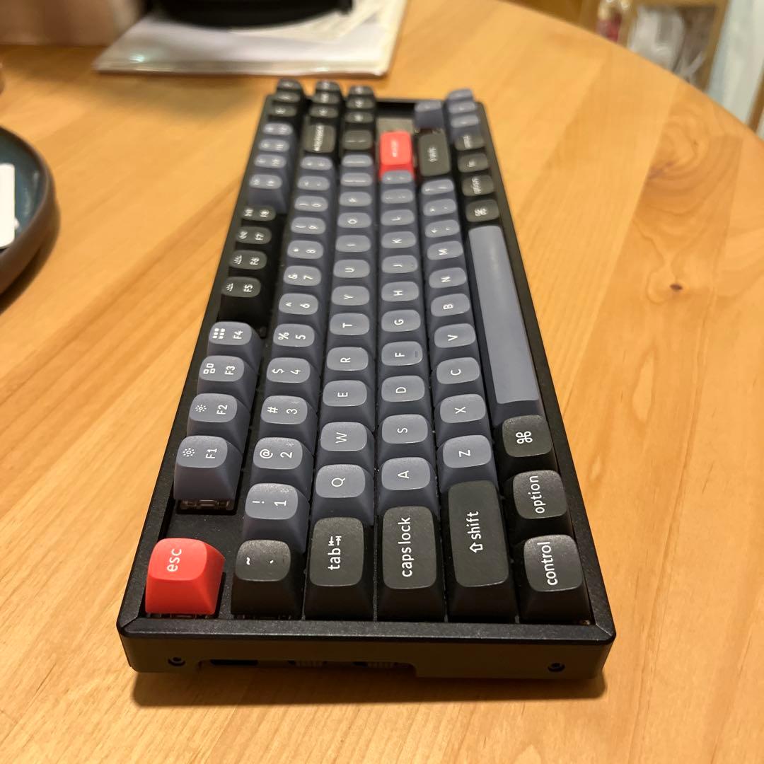 Keychron k8 pro 赤軸　有線/無線・RGB・ホットスワップ対応