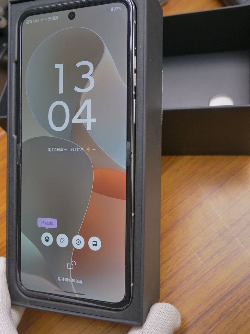 超美品　Motorola Razr 60