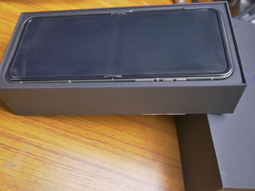 超美品　Motorola Razr 60