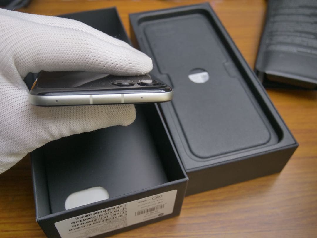 超美品　Motorola Razr 60