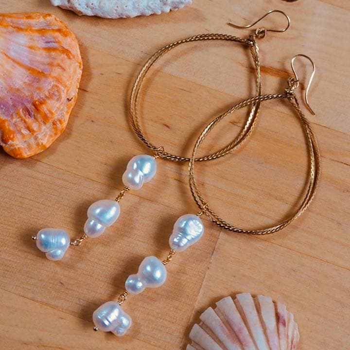 249★双子型の池蝶本真珠のゴールドフープドロップピアス