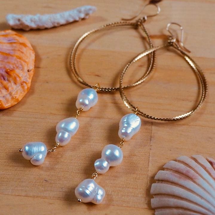 249★双子型の池蝶本真珠のゴールドフープドロップピアス