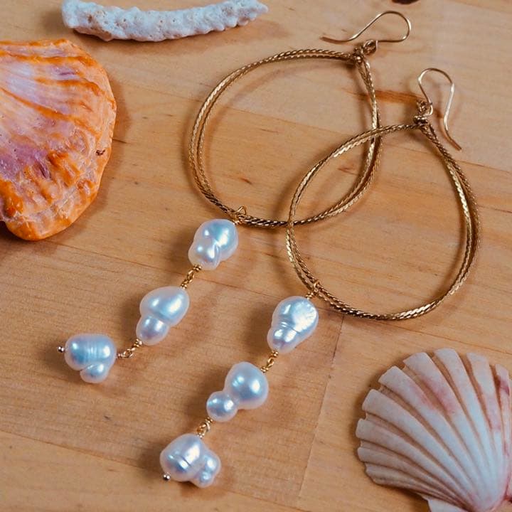 249★双子型の池蝶本真珠のゴールドフープドロップピアス