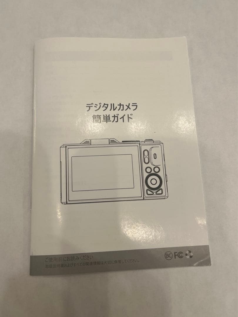 デジタルカメラ　ホワイト