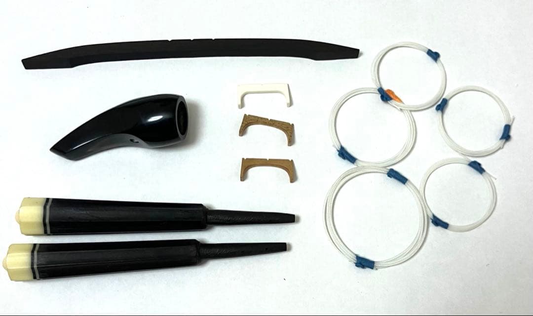 美品 送料無料 沖縄 三線 本皮 駒 絃 カラクイ付き