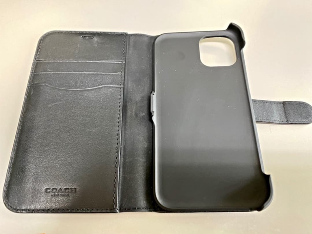 COACH iPhone 11 pro 手帳型ケース