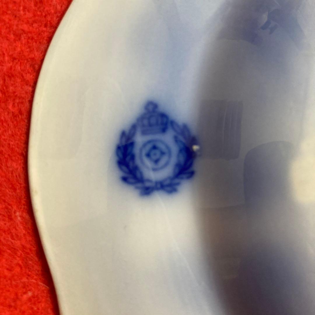昭和レトロ　オールド東陶　　　　　　　　　　　　（東洋陶器製）　白磁木の葉模様皿