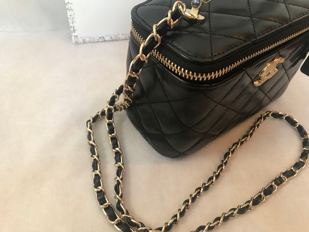 CHANELのノベルティバニティショルダー バッグ