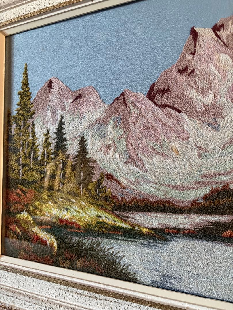 文化刺繍画 あ山と川の風景 アルプス山脈　　 約85×53