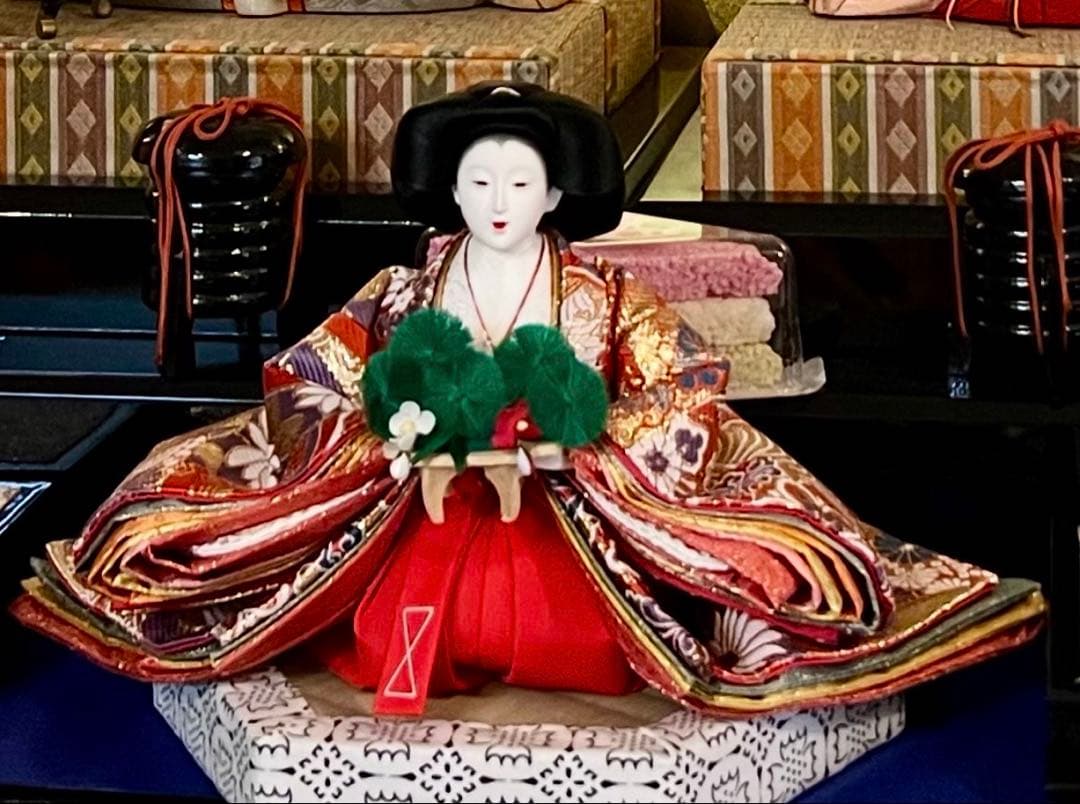 「凛とした空気感」 伝統工芸品真多呂(二世)親王飾り衣装着三人官女+道具(御車)