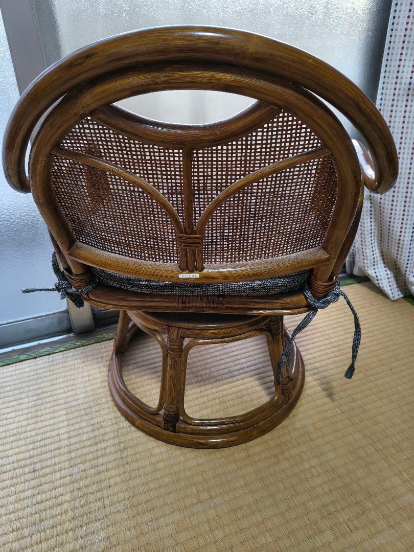 たのめる便使用！ラタンチェア 360度回転 籐椅子 肘掛け　クッション付き