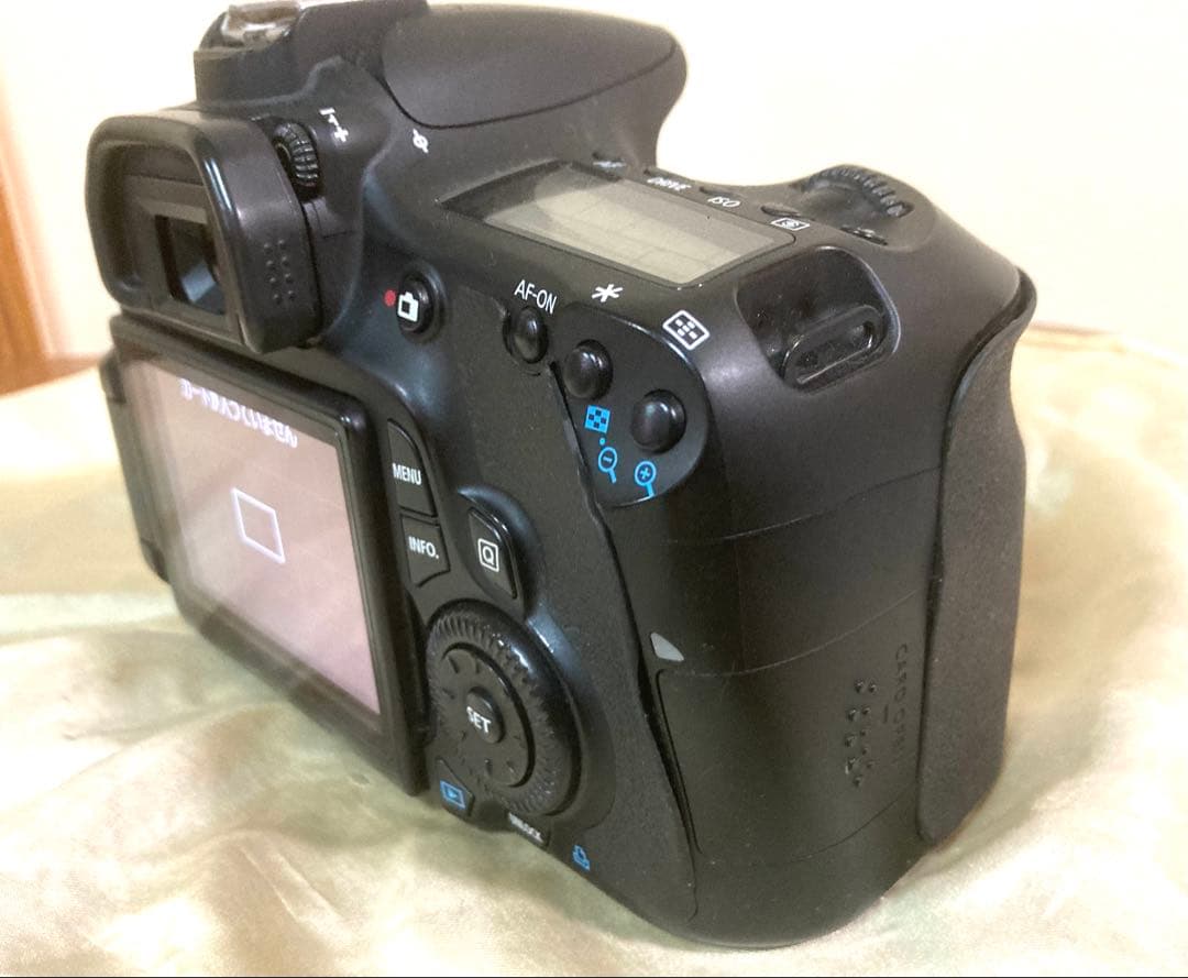 Canon EOS 60D デジタル一眼レフカメラ ボディ ストラップ付き美品