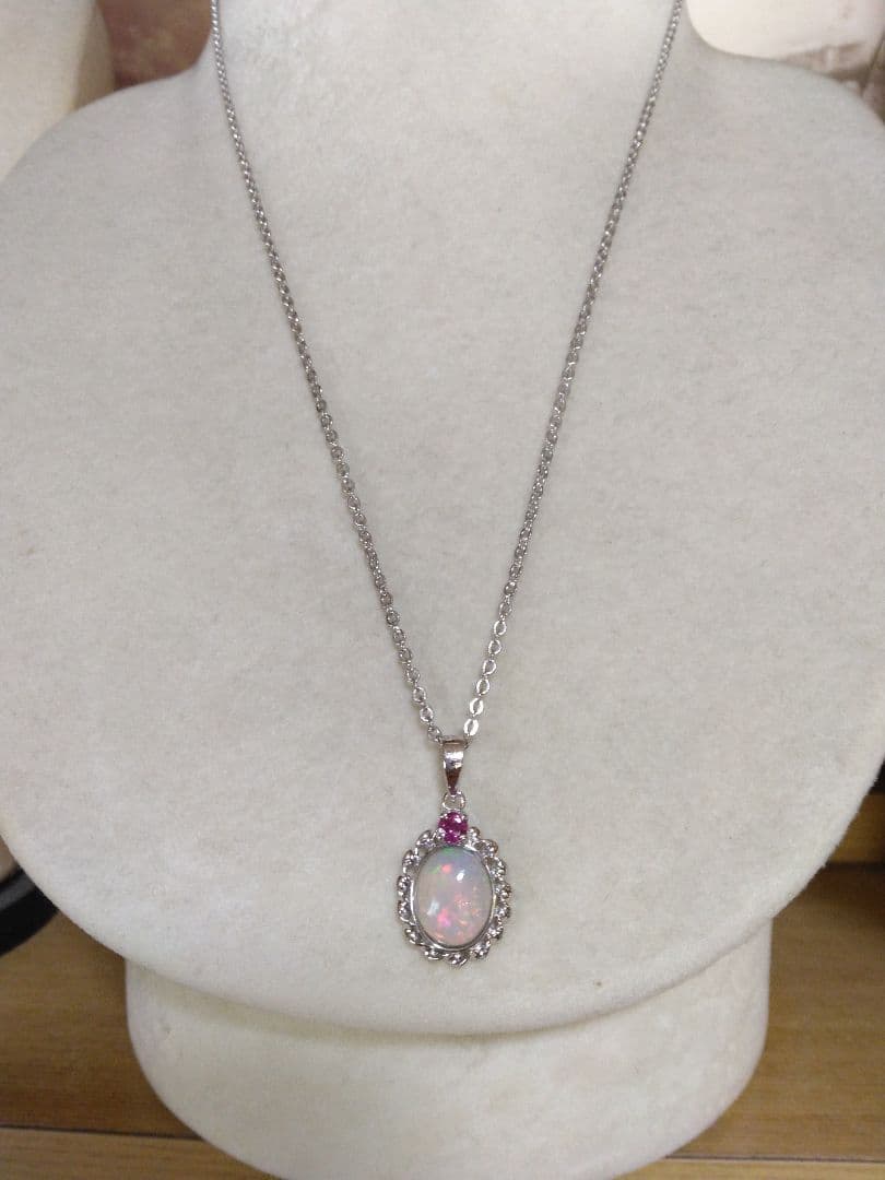 シルバー925　エチオピアオパール ルビーつきペンダントトップ